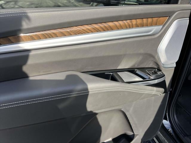 2025 Cadillac Escalade ESV 4WD Sport Platinum