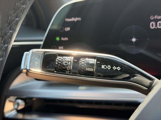 2026 Cadillac LYRIQ -V