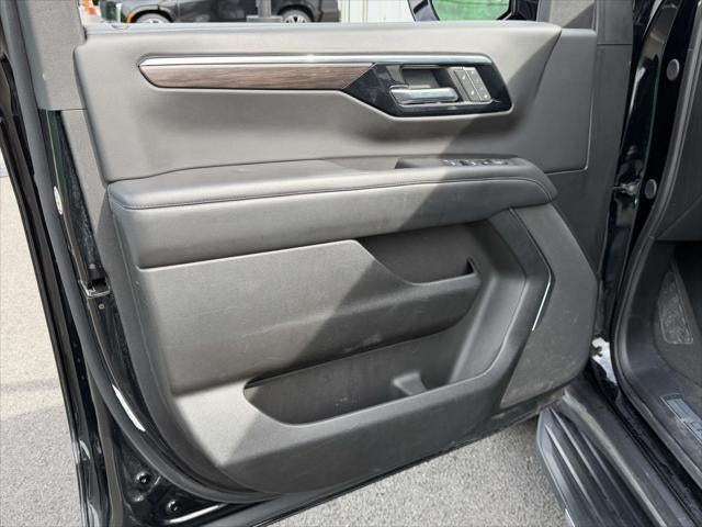 2025 Chevrolet Suburban LT