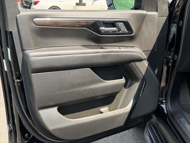 2025 Chevrolet Suburban LT
