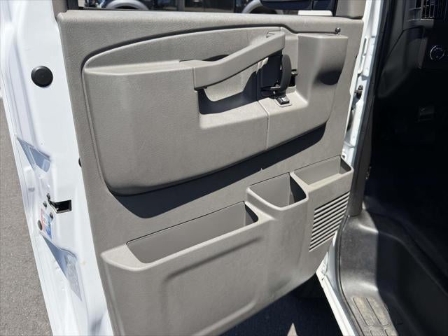 2025 GMC Savana Cargo Base