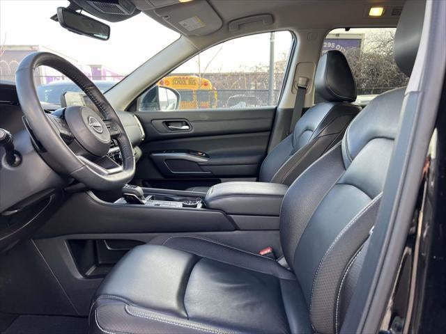 2024 Nissan Pathfinder SL