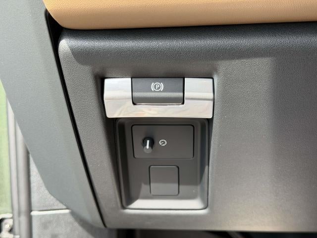 2026 Land Rover Defender X-Dynamic SE