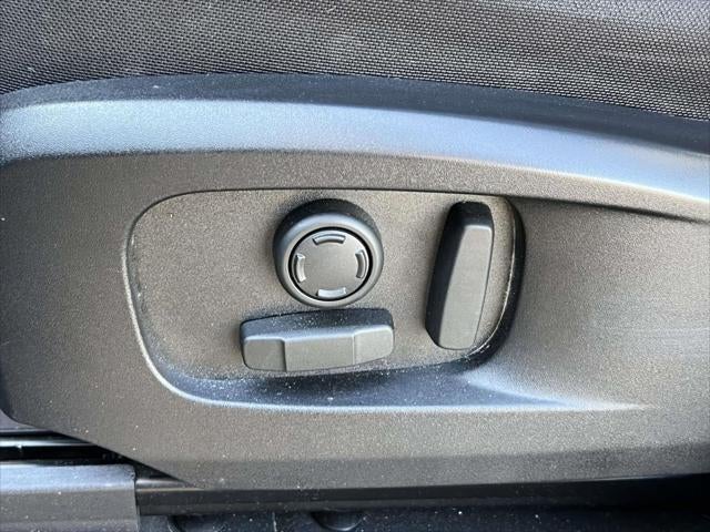 2025 Land Rover Defender S