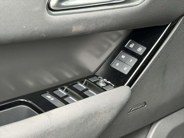 2025 Land Rover Range Rover Velar Dynamic SE