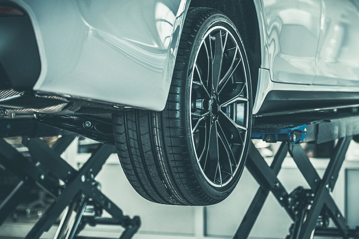 Tire rotation patterns and service demonstration